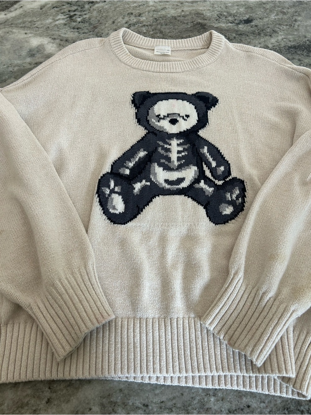Abercrombie girls Cream Knit Sweater with Teddy Skeleton Motif size 15/16